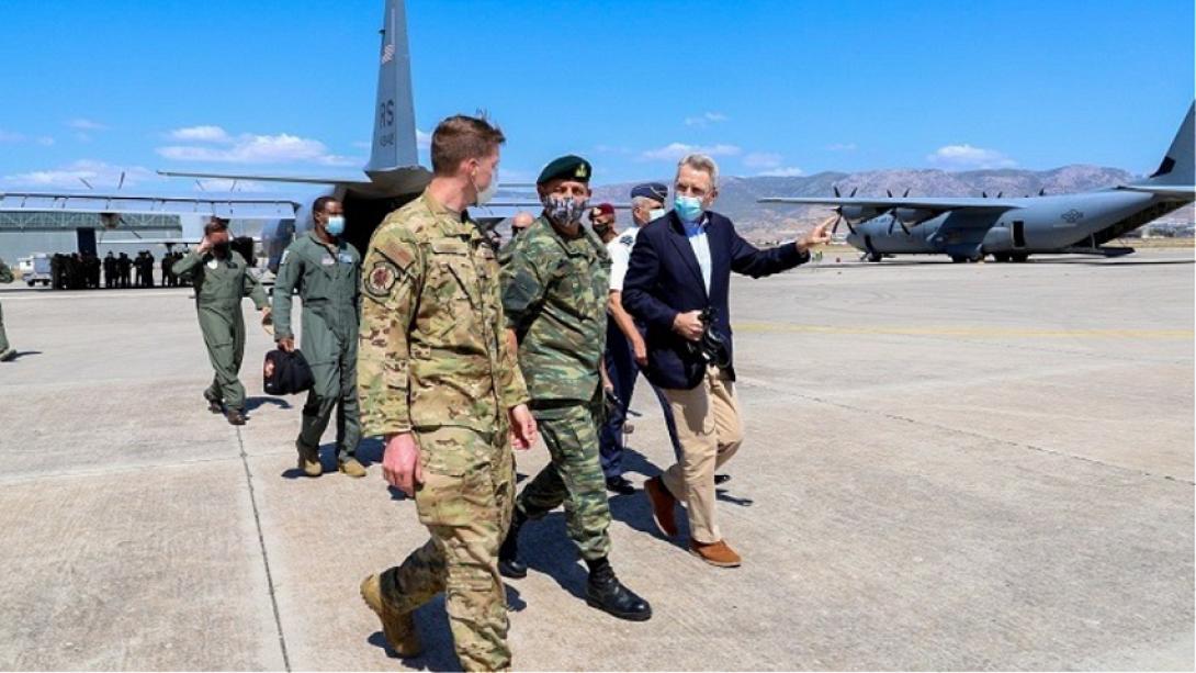 Ο αρχηγός ΓΕΕΘΑ και ο Αμερικανός πρέσβης