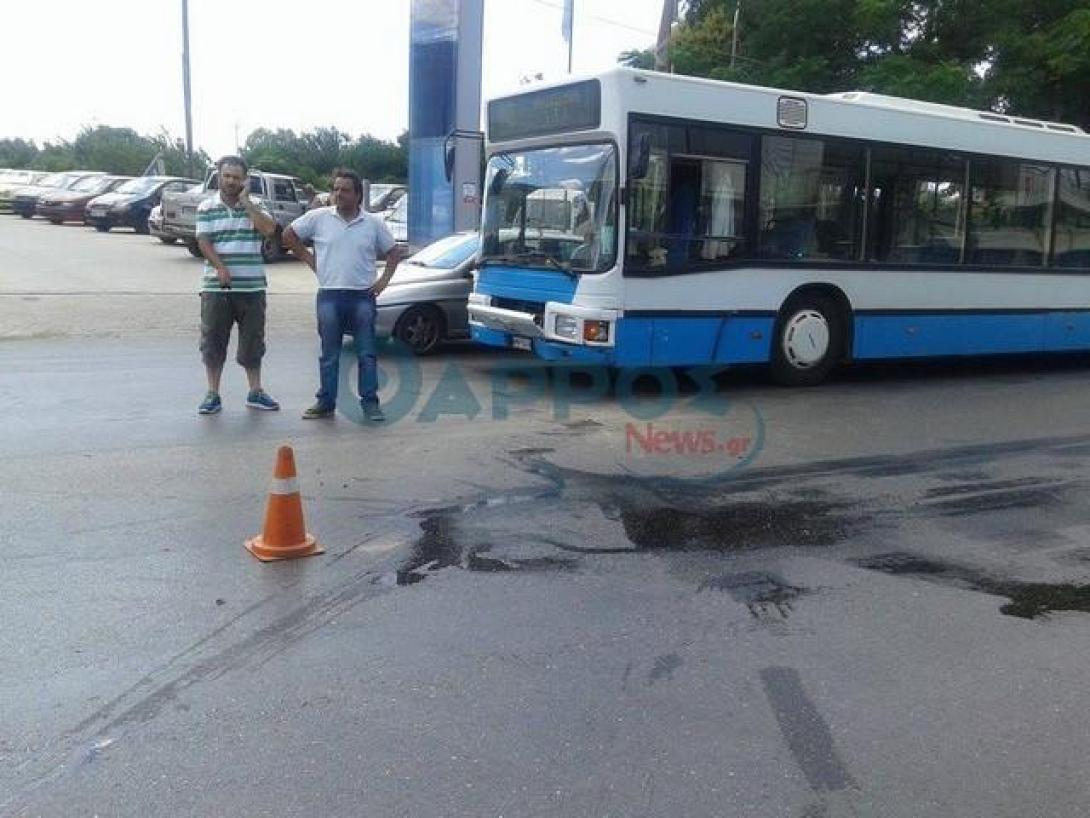 Τραυματίες σε σύγκρουση λεωφορείου με τρόλευ στην Αθήνα