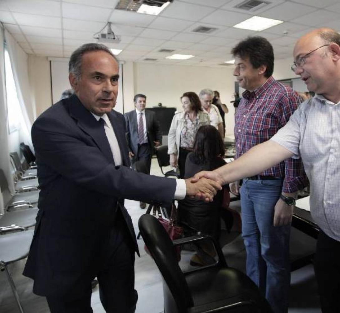 Συνάντηση Αρβανιτόπολου με ΟΛΜΕ για τις διαθεσιμότητες