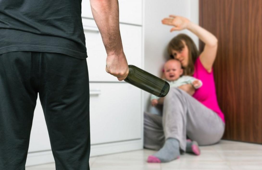 ενδοοικογενειακή βία