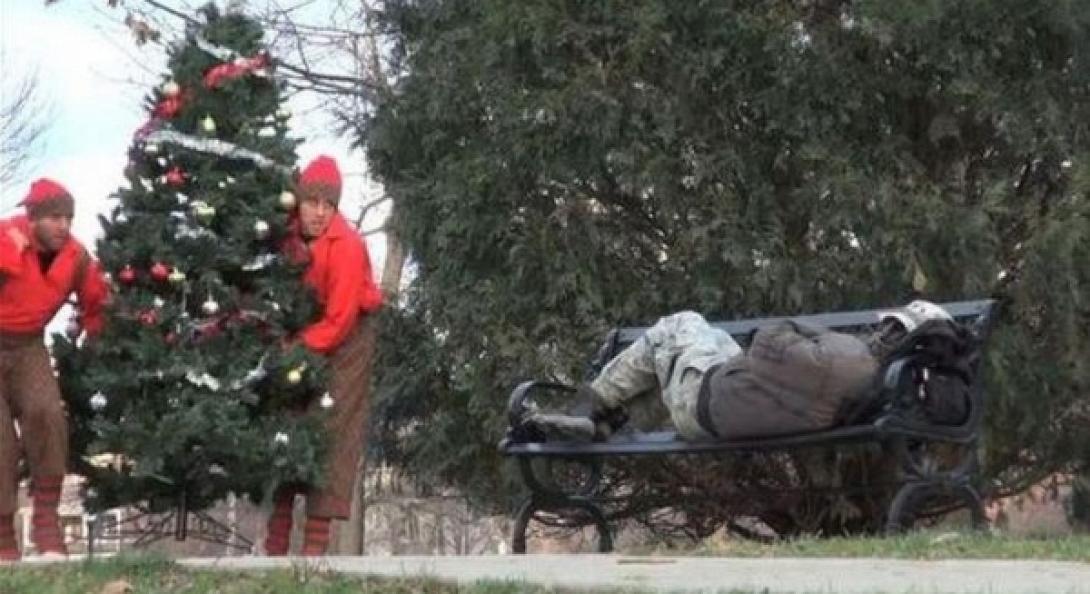 Χάρισε 3.000 ζευγάρια παπούτσια σε άστεγους!