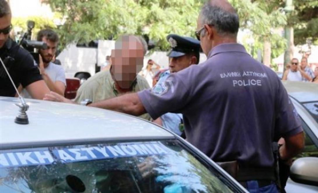 Ένταση για τον παιδοκτόνο στα δικαστήρια του Ναυπλίου (βίντεο)