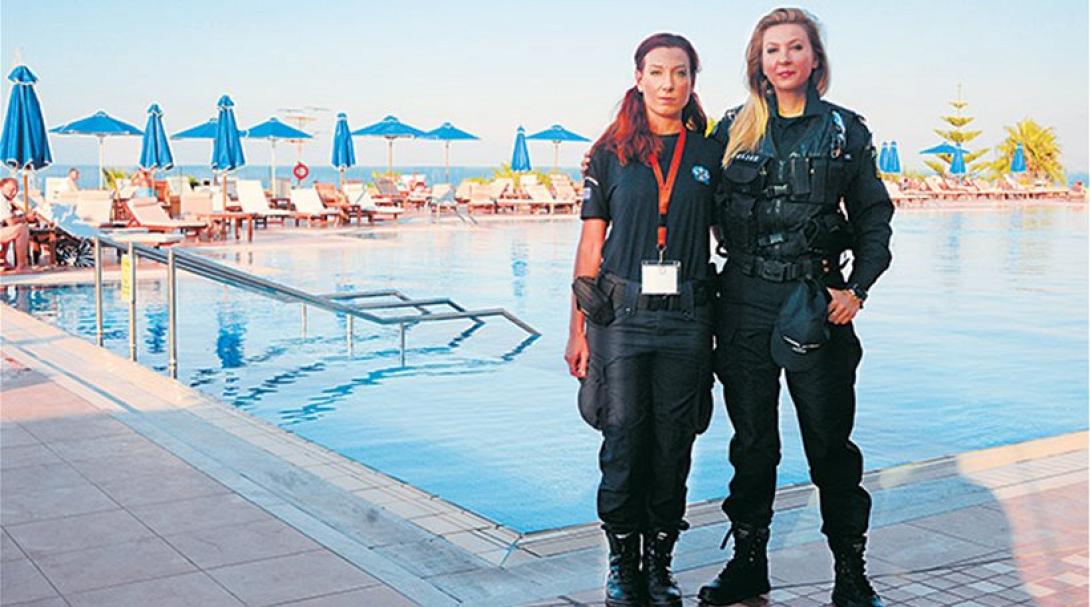 'Ομορφες, σέξι και μάχιμες - Συνέδριο και πάρτι στη Χερσόνησο από τις αστυνομικίνες