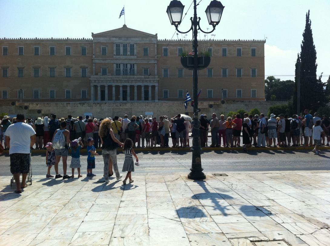 Περιμένοντας καρτερικά την αλλαγή φρουράς...