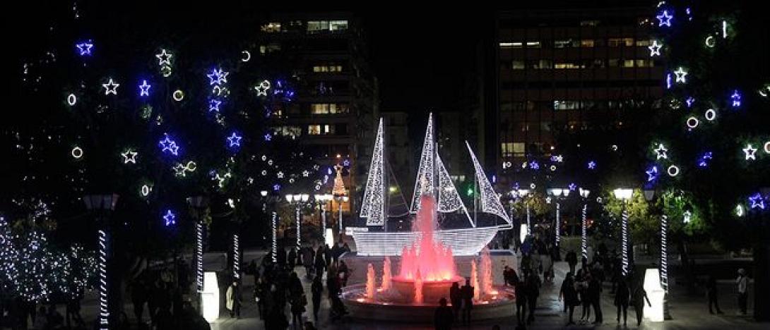 Πλήθος κόσμου κατέκλυσε τα μαγαζιά στο κέντρο της Αθήνας