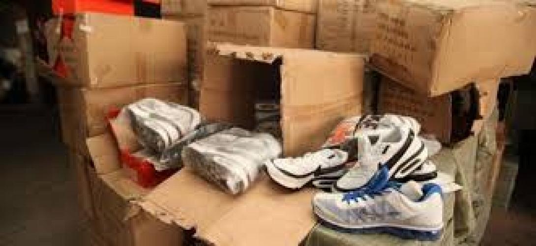 Εκατοντάδες "μαιμού" αθλητικά παπούτσια κατασχέθηκαν στη Θεσσαλονίκη