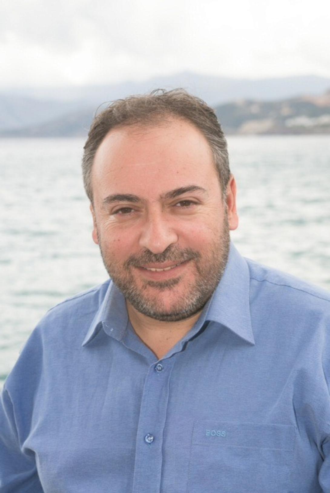 Χωρίς διαχωρισμούς του Μιχάλη Ατσαλάκη