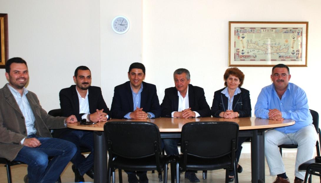 Συνάντηση της δημοτικής αρχής Μινώα Πεδιάδας με τον Λευτ. Αυγενάκη