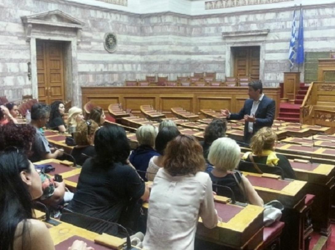 Σε ρόλο ξεναγού ο Λευτέρης Αυγενάκης για τους μικρούς μαθητές και τους γονείς τους
