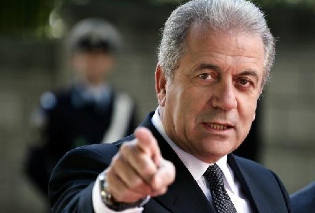 Europolitics: Φήμες για αποχώρηση του Αβραμόπουλου