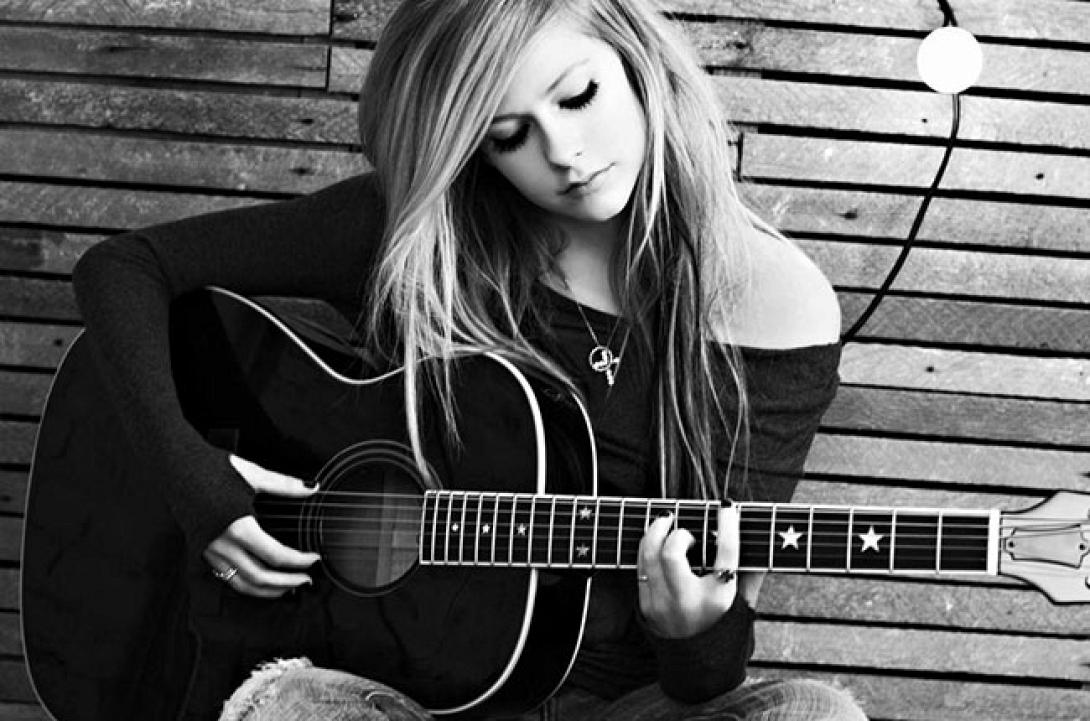 avril-lavigne-press-650b.jpg