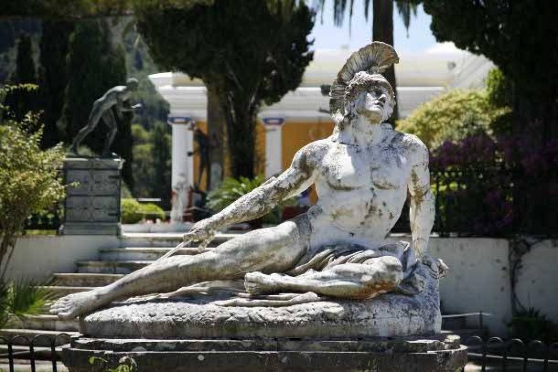Μνημεία χαρακτηρίστηκαν τα μαρμάρινα γλυπτά του Αχίλλειου στην Κέρκυρα