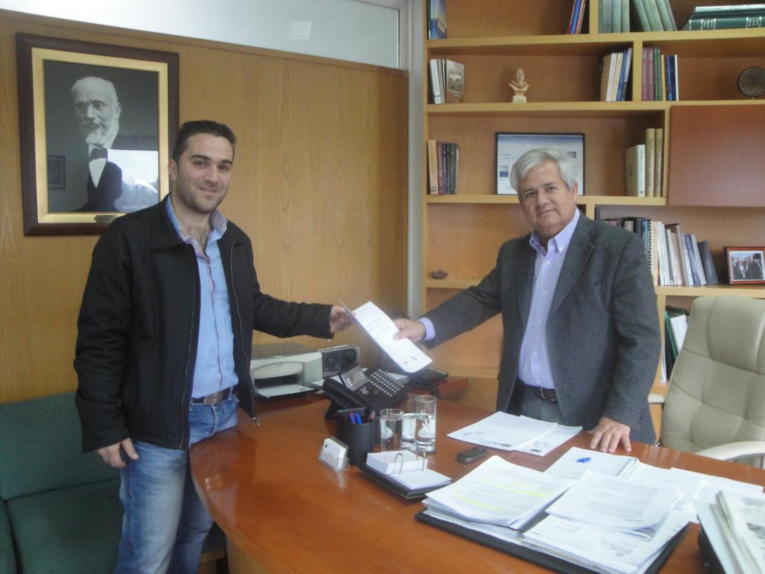 Αλλάζει όψη η πλατεία της Αχλάδας