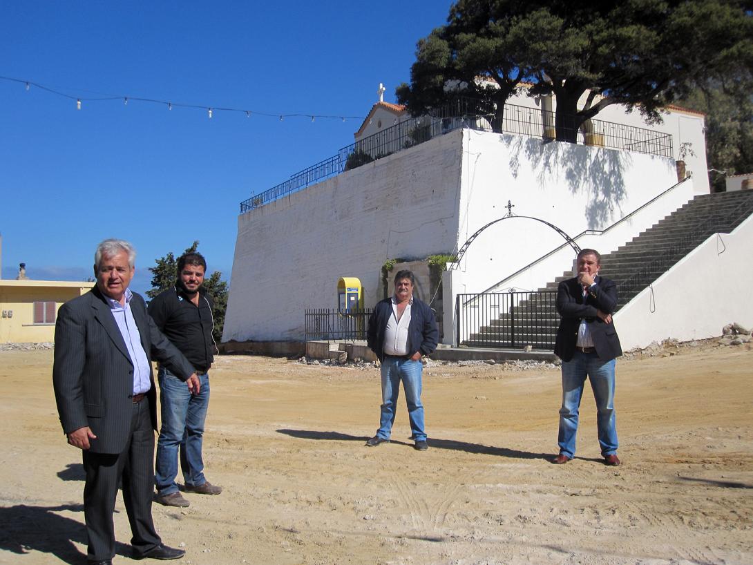 Ξεκινούν τα έργα ανάπλασης της πλατείας της Αχλάδας