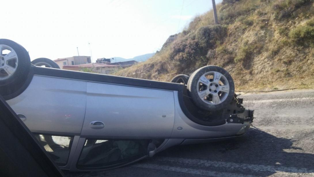 αυτοκίνητο ανατροπή