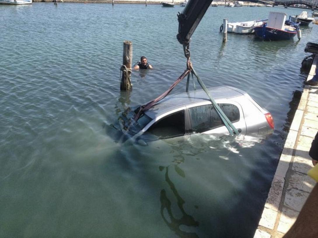 αυτοκίνητο λιμάνι