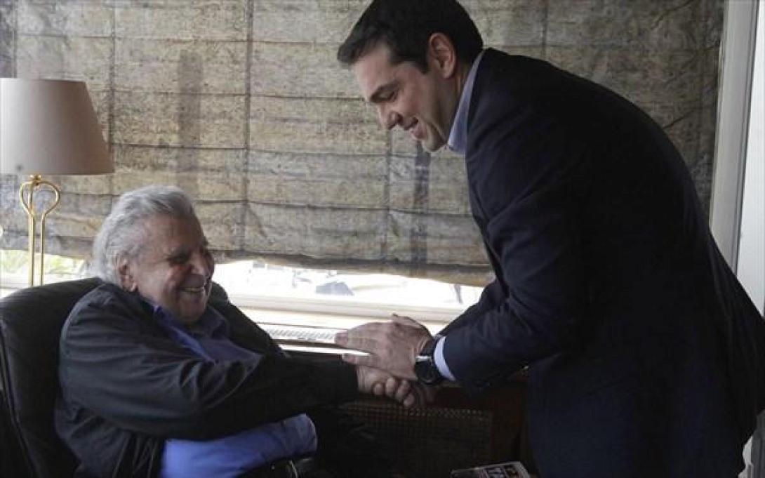 Ολοκληρώθηκε η συνάντηση  Αλέξη Τσίπρα και Μίκη Θεοδωράκη 