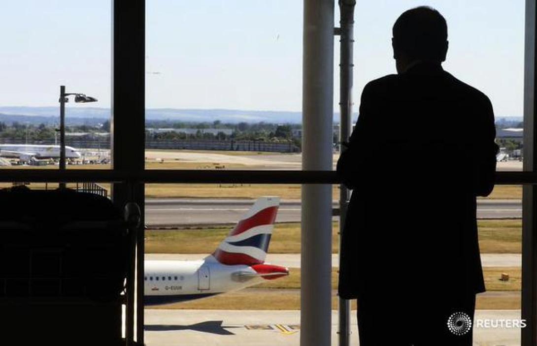 Χάος στον εναέριο χώρο του Λονδίνου - Εκτρέπουν πτήσεις σε άλλα αεροδρόμια