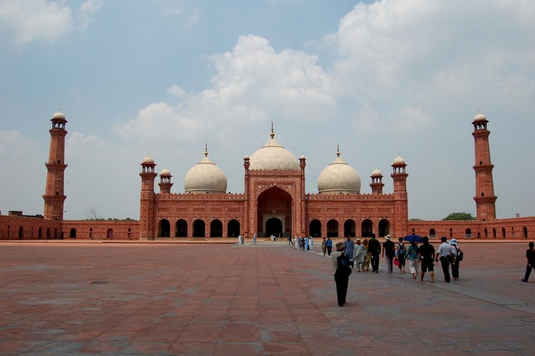 Πακιστάν: 7 νεκροί από επίθεση καμικάζι εναντίον σιιτικού τεμένους