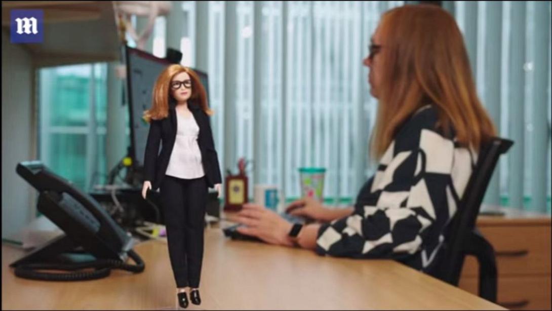 Εμβόλιο AstraZeneca: Η δημιουργός του έγινε κούκλα Barbie