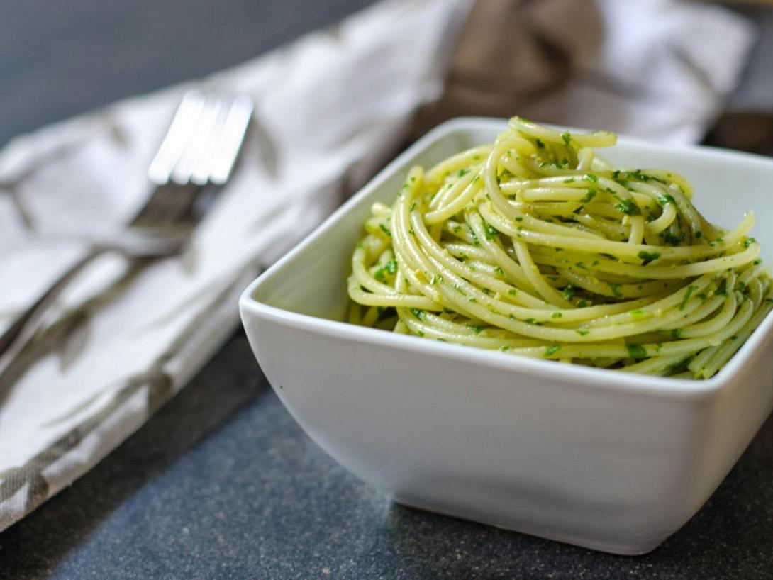 Σπαγγέτι με πέστο βασιλικού