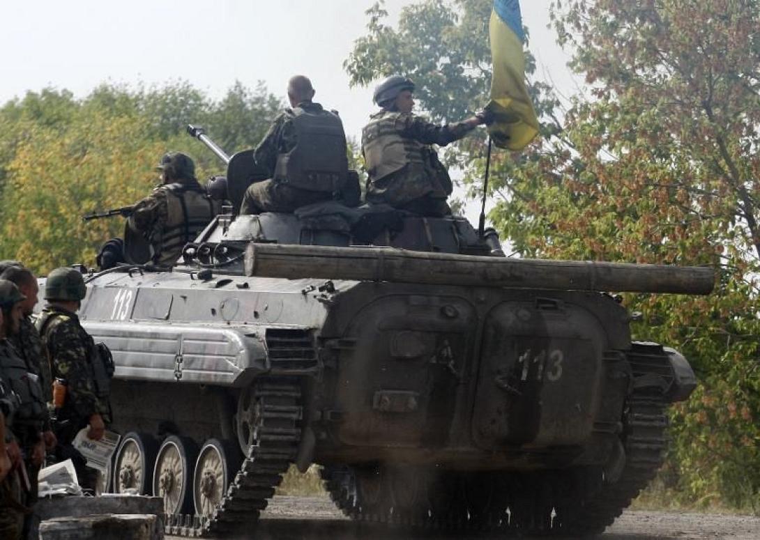 Πυρά κοντά στο αεροδρόμιο του Ντονέτσκ