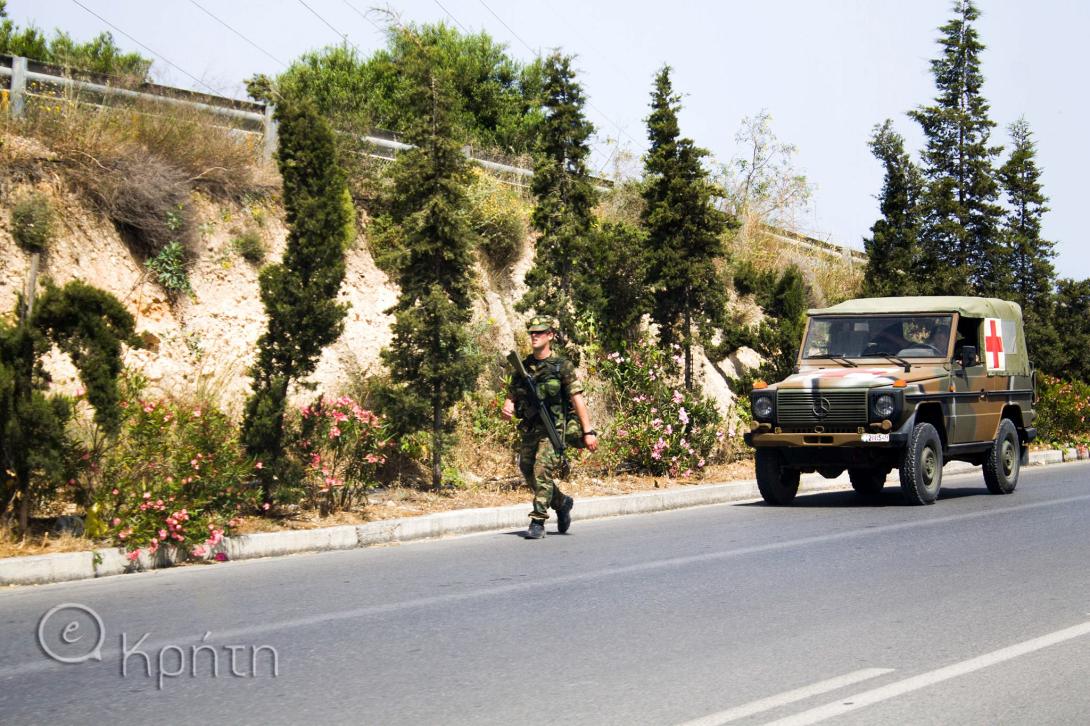 Ηράκλειο: Και ξαφνικά ο Στρατός "βγήκε" στην Εθνική οδό