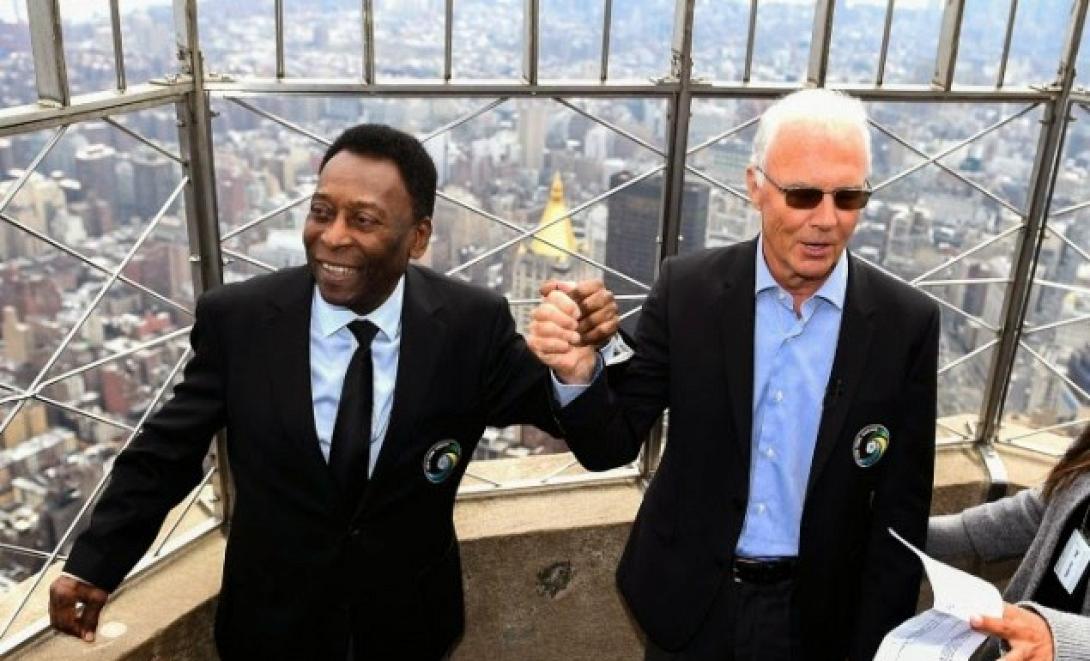beckenbauer_pele_new_york_cosmos_empire_state_2.jpg