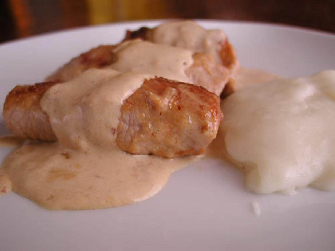 Ρολά μοσχαρίσια με γέμιση  τυριών