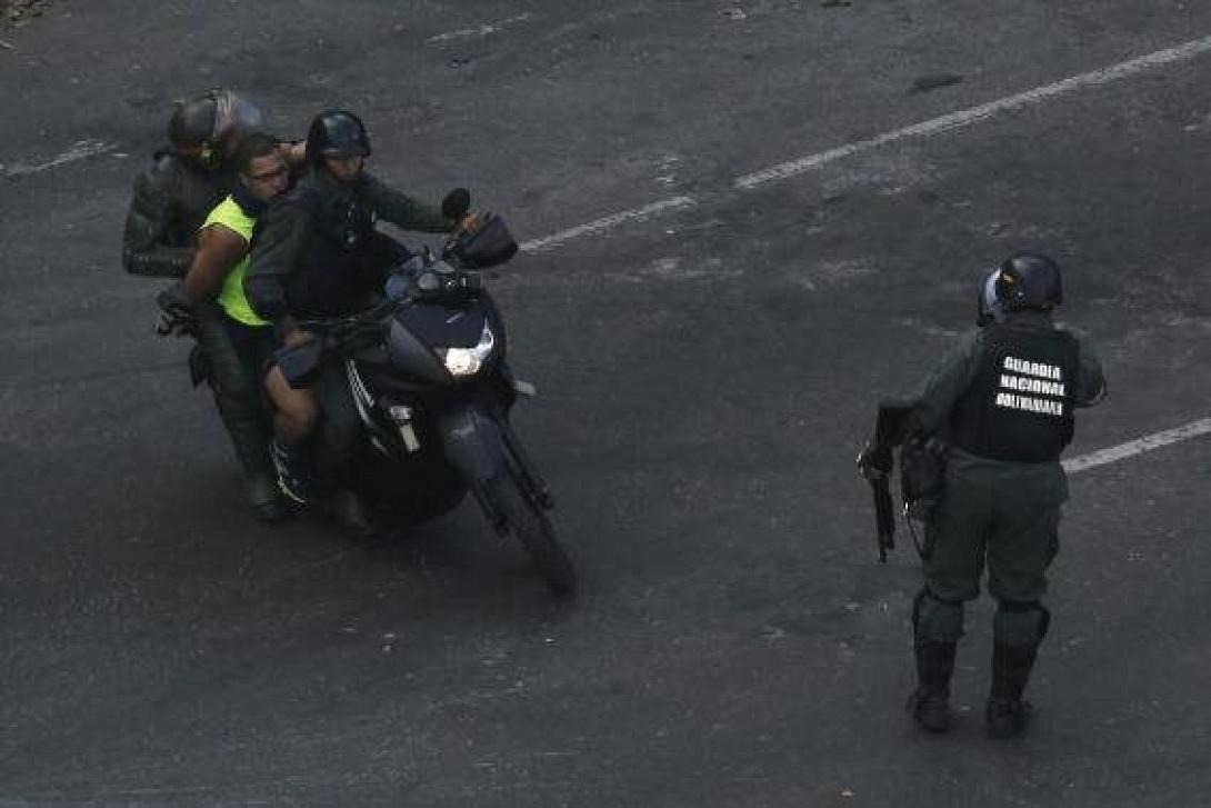 Βενεζουέλα : Επιδρομή στρατιωτών της Εθνικής Φρουράς σε προπύργιο των διαδηλωτών