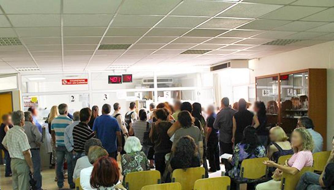 Από τις 05:00 το πρωί στην ουρά, στο Βενιζέλειο... (φωτορεπορτάζ)