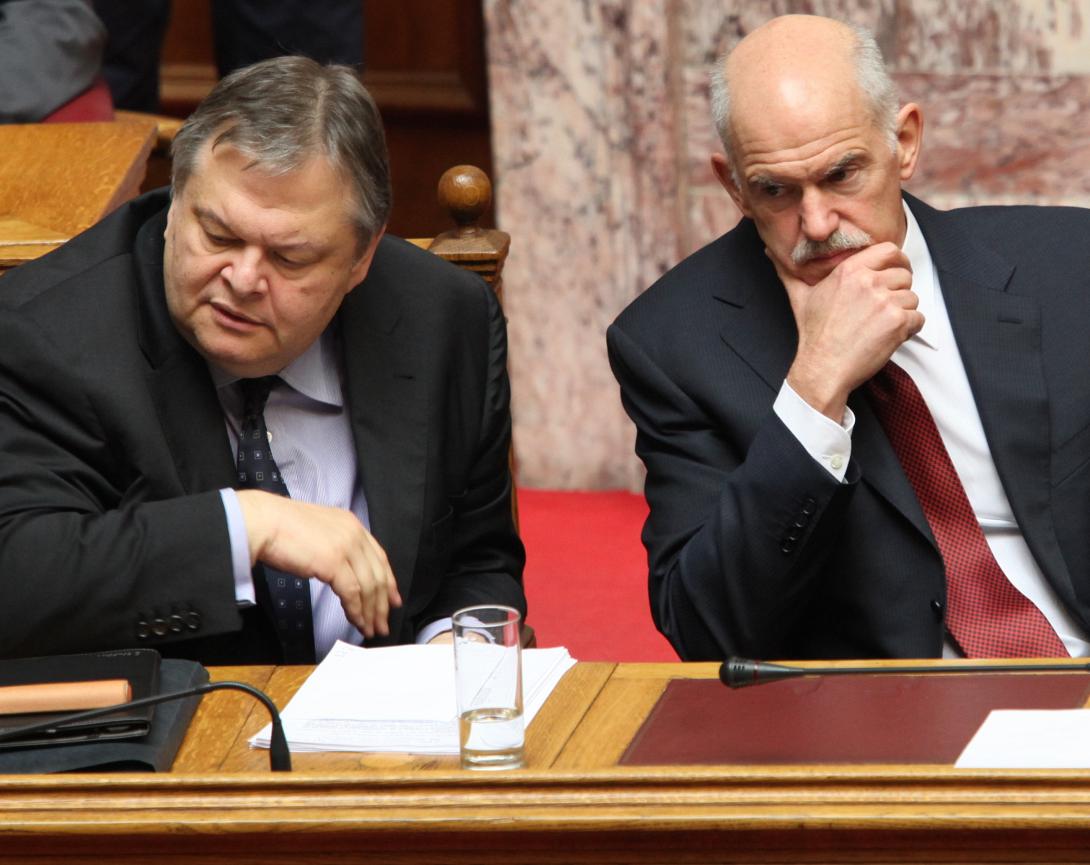 Σκληρή κόντρα Βενιζέλου - Παπανδρέου