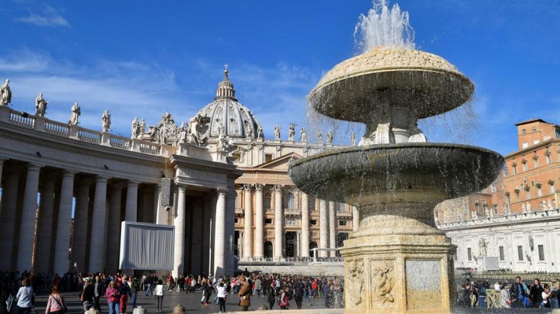 bernini-fountain-at-st-peters-square.jpg