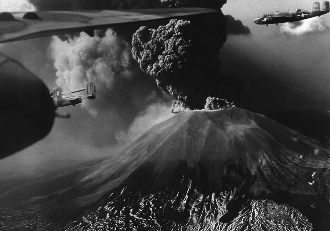 Σπάνιες φωτογραφίες από την έκρηξη του Βεζούβιου το 1944 