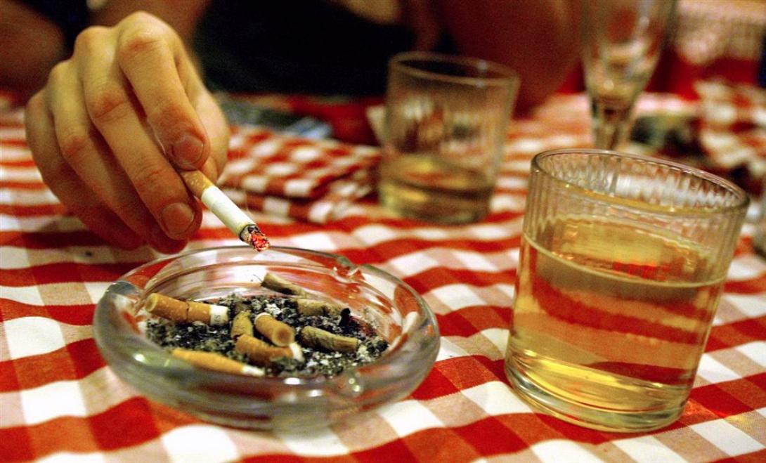 Μόνο στα εστιατόρια αρχικά οι έλεγχοι για το κάπνισμα