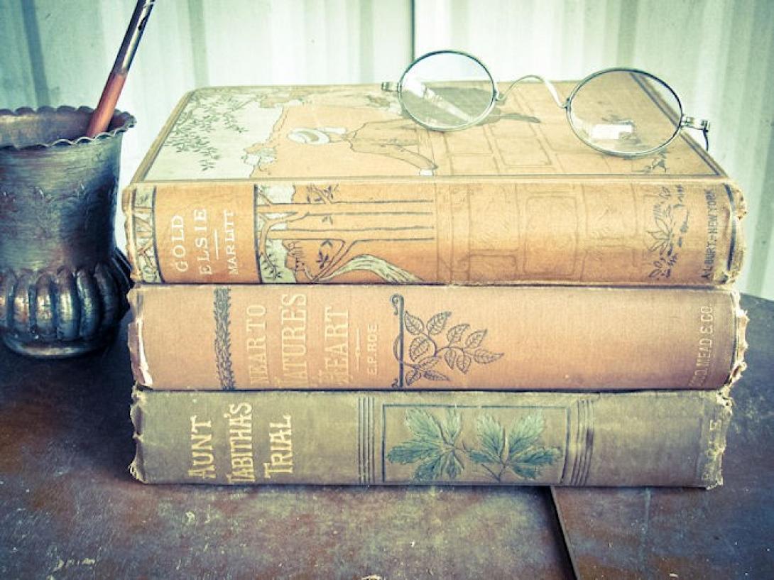 Το πρώτο βιβλίο που «φοριέται» και… μας επιτρέπει να νιώσουμε!