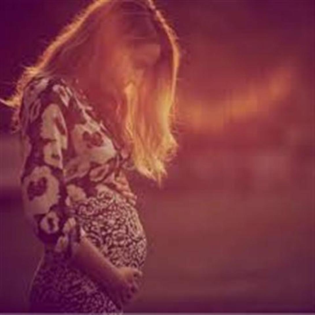 Η Blake Lively ανέβασε κι άλλη φωτογραφία με ... φουσκωμένη κοιλιά