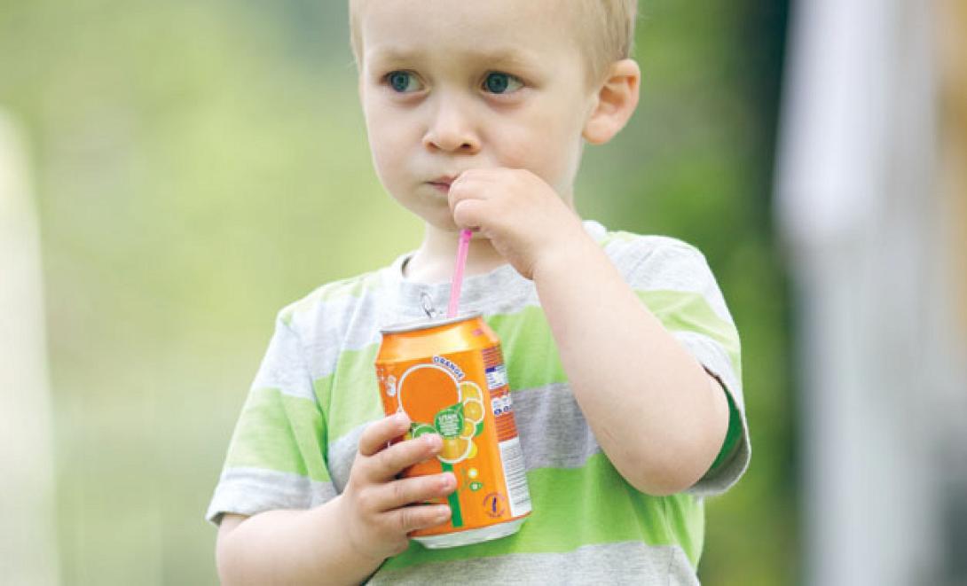 παιδιά και αναψυκτικά