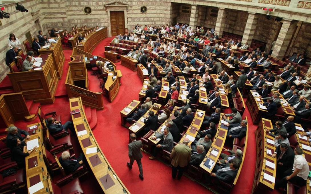 Πρωτόγνωρα τερτίπια "προστασίας" εξετάζει η Βουλή για την αυριανή ψηφοφορία