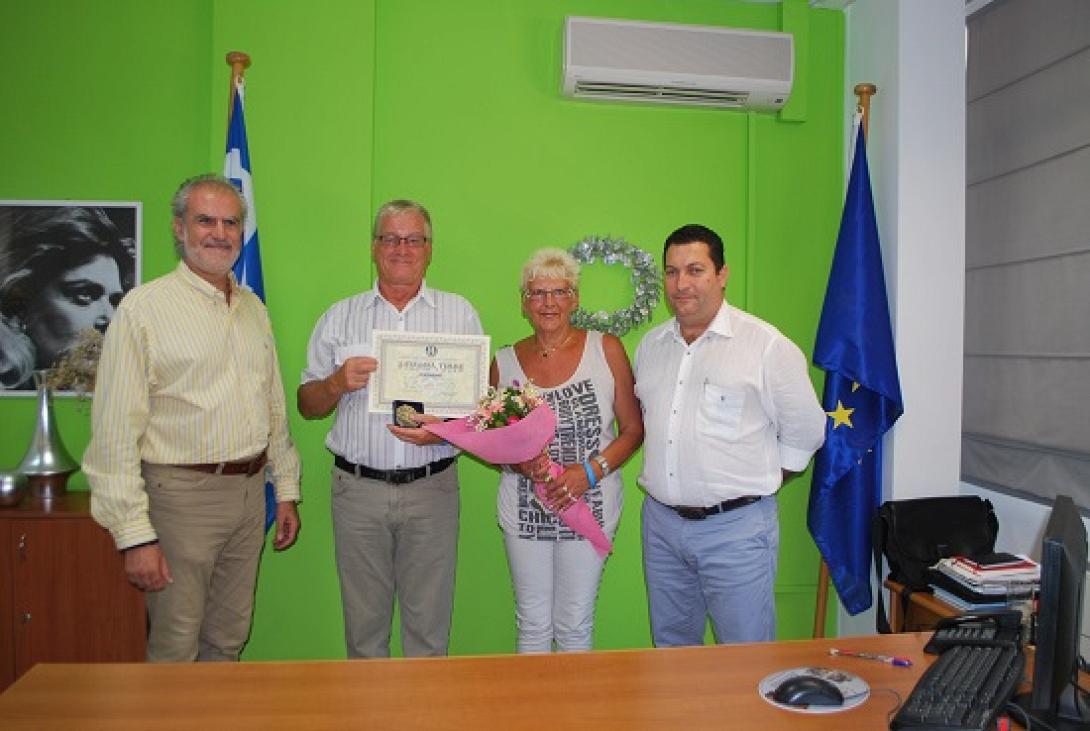 Βραβεύθηκε Γαλλίδα αντιδήμαρχος που επισκέπτεται τη Χερσόνησο εδώ και 20 χρόνια