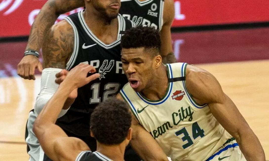 Αντετοκουνμπο με Σπερς.jpg