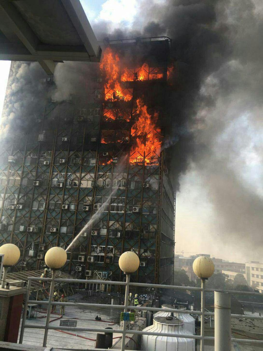 κτίριο φωτιά1