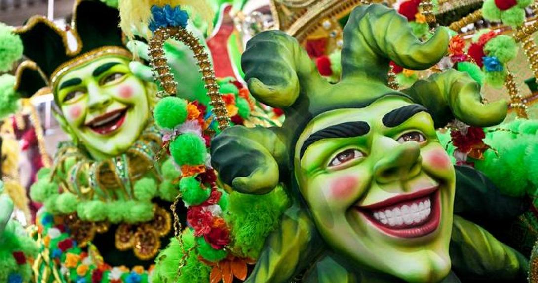 Βαρουφάκης και Ξηρός... εμπνέουν για αποκριάτικες μεταμφιέσεις