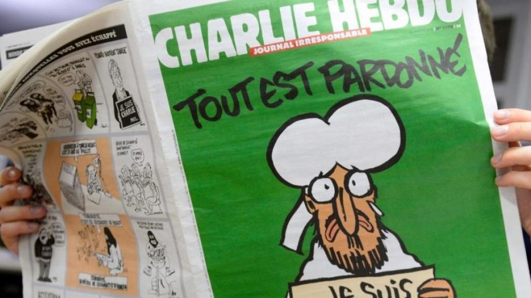 Η Charlie Hebdo αναδημοσιεύει σκίτσα του Μωάμεθ λίγο πριν… τη δίκη για τη φονική επίθεση
