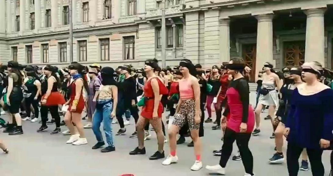 χιλή γυναίκες