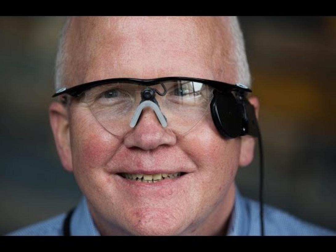 66χρονος είδε το φως του με βιονικό μάτι (βίντεο)