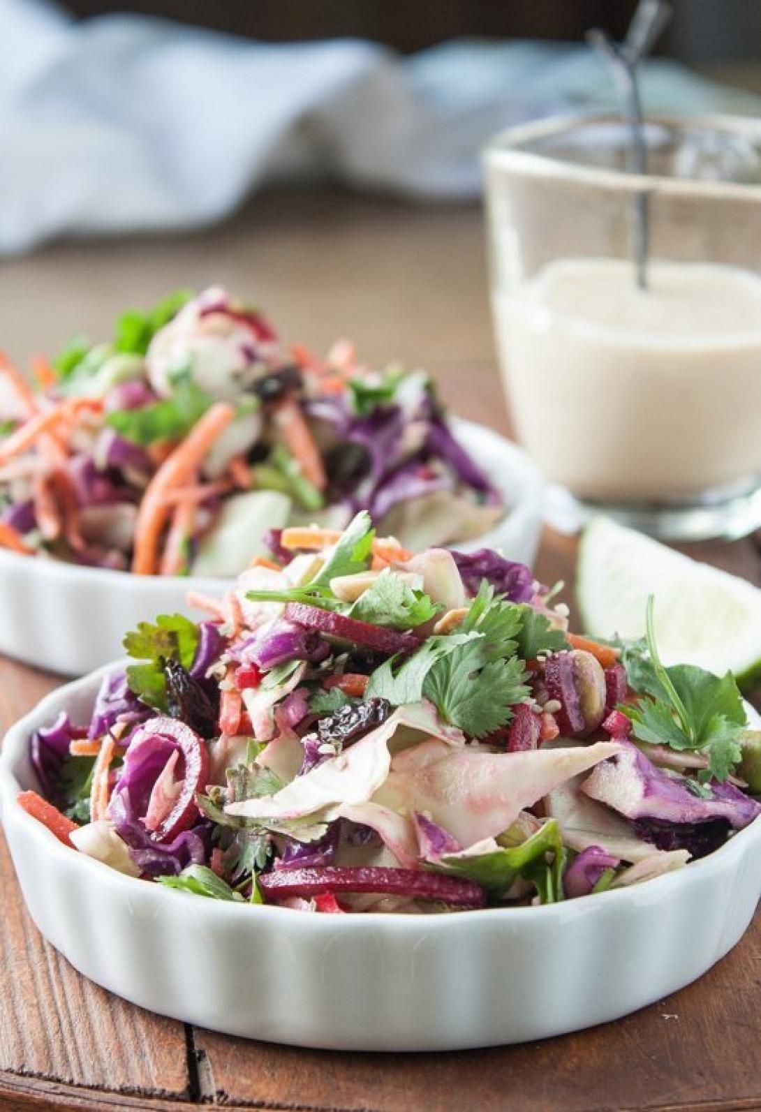 Λαχανοσαλάτα με σος ταχίνι-τζίντζερ