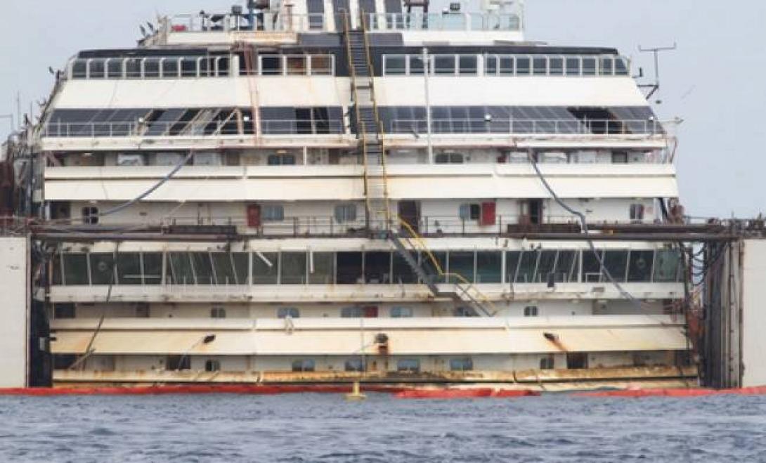 Συγκλονιστικές εικόνες από το εσωτερικό του Costa Concordia  (Φωτογραφίες)