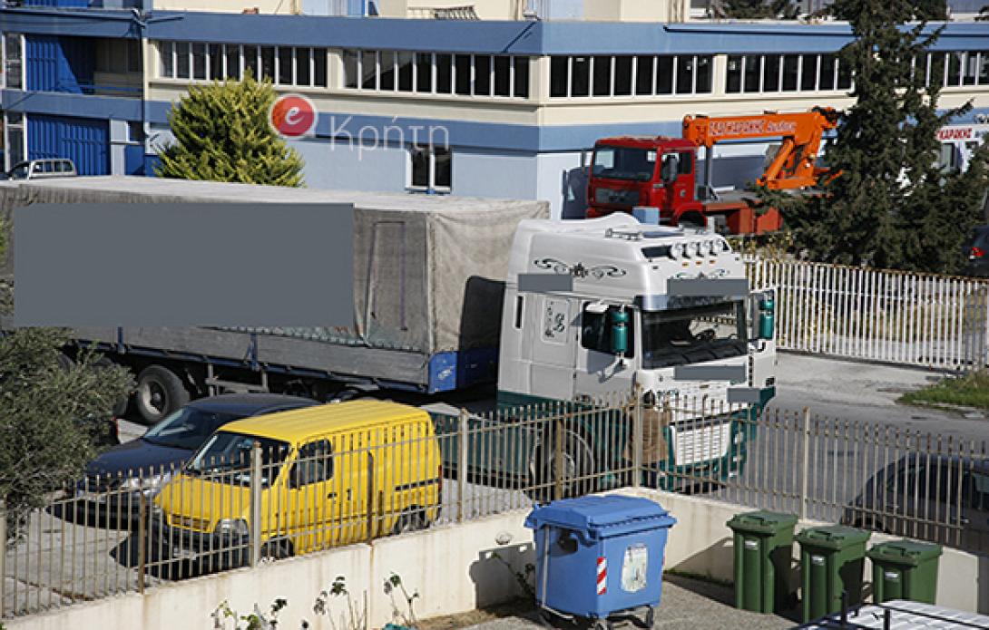 Το "δίκιο" του ... νταλίκερμαν: Φωτοστιγμιότυπο στη Βιομηχανική Περιοχή Ηρακλείου