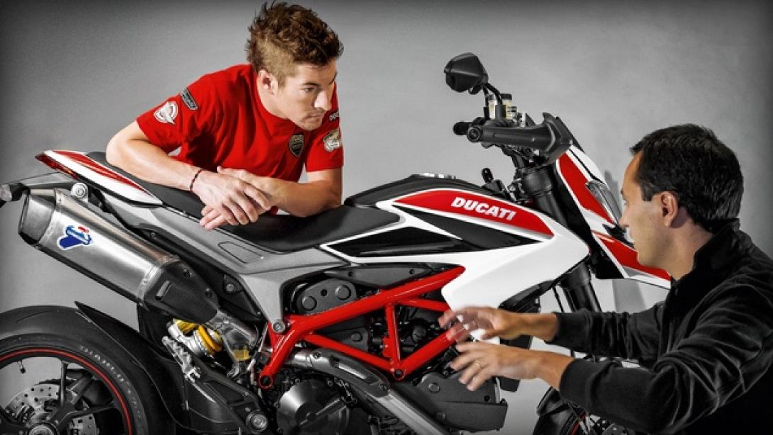 Άλλο να ξέρεις να οδηγάς μηχανή και άλλο να την τιθασεύεις... 